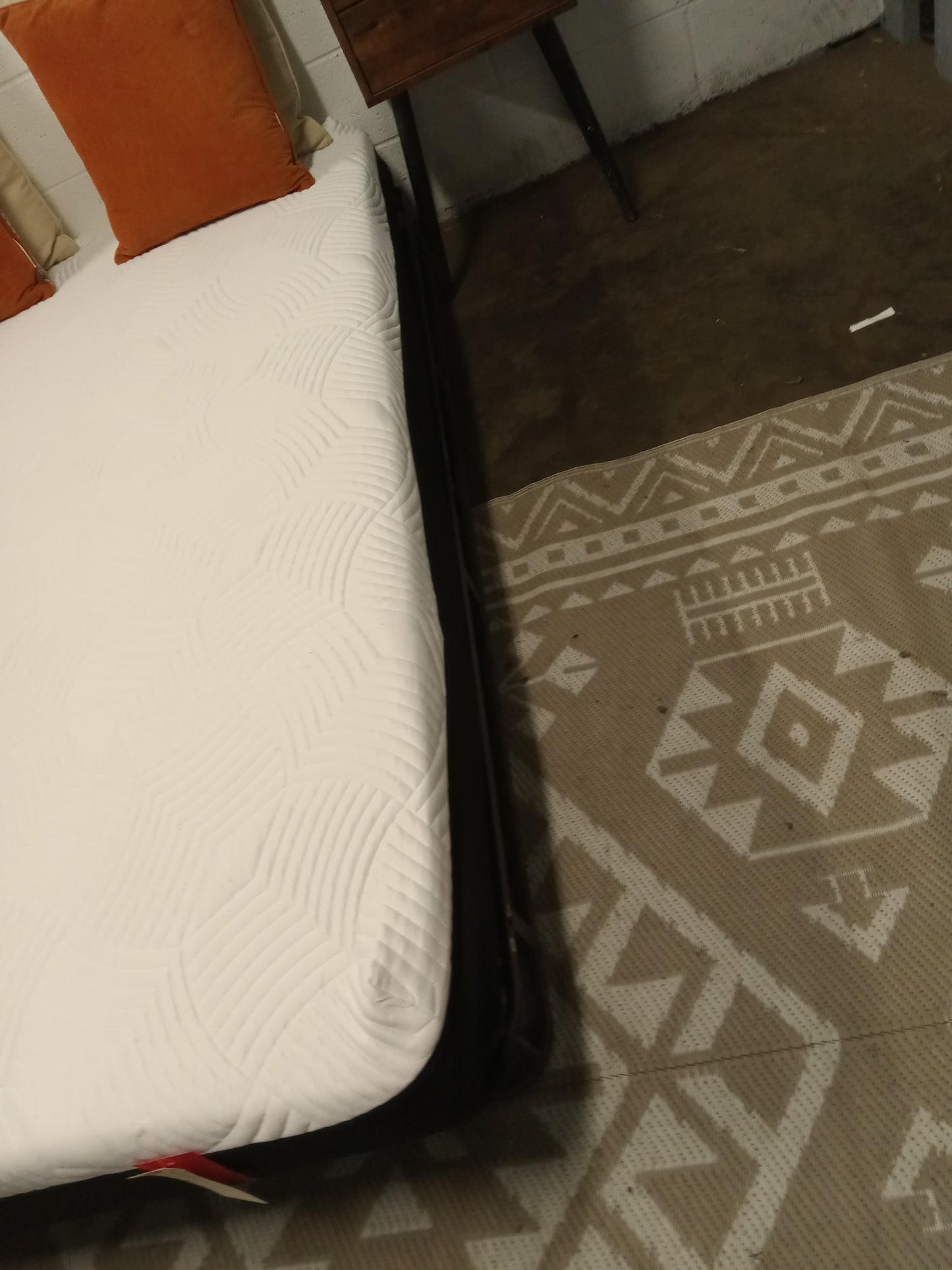 Full 9'' Memory Foam Mattress SALE (B&W)