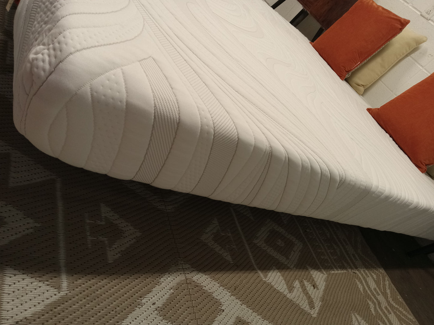 6'' Custom / Rv / Boat Mattress | (60'' x 76'')