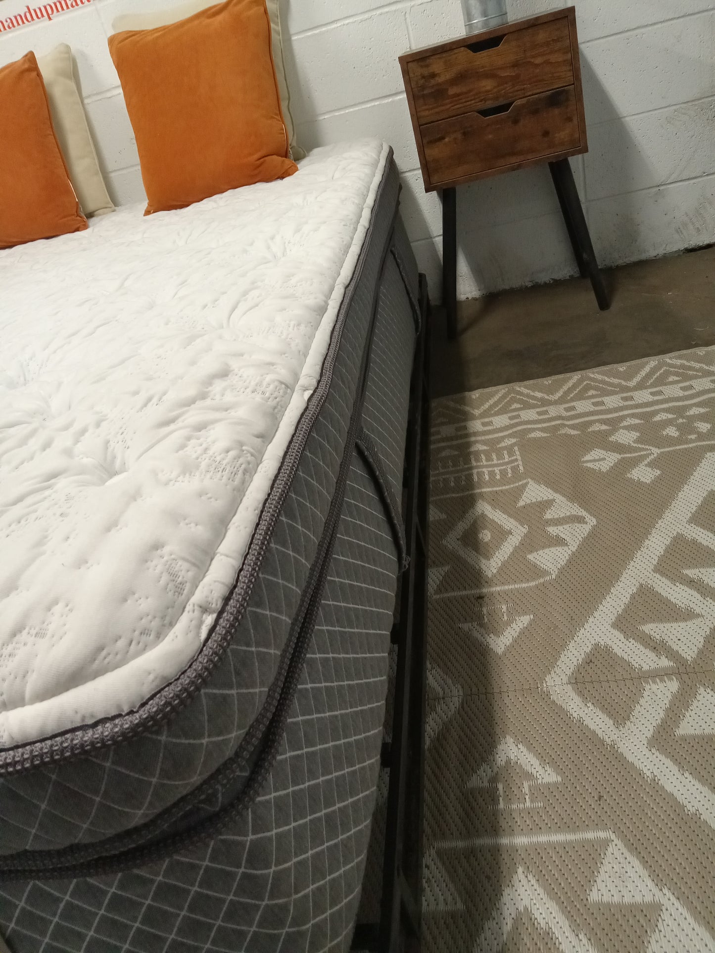 Bob -O- Pedic | Hybrid | 15" Queen Mattress