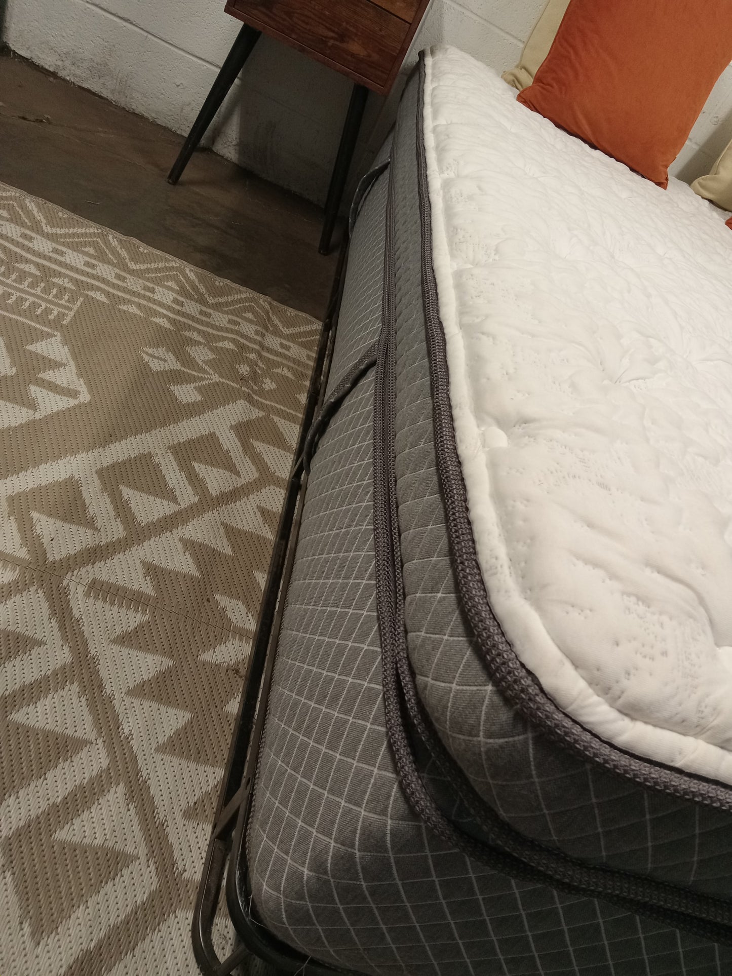 Bob -O- Pedic | Hybrid | 15" Queen Mattress