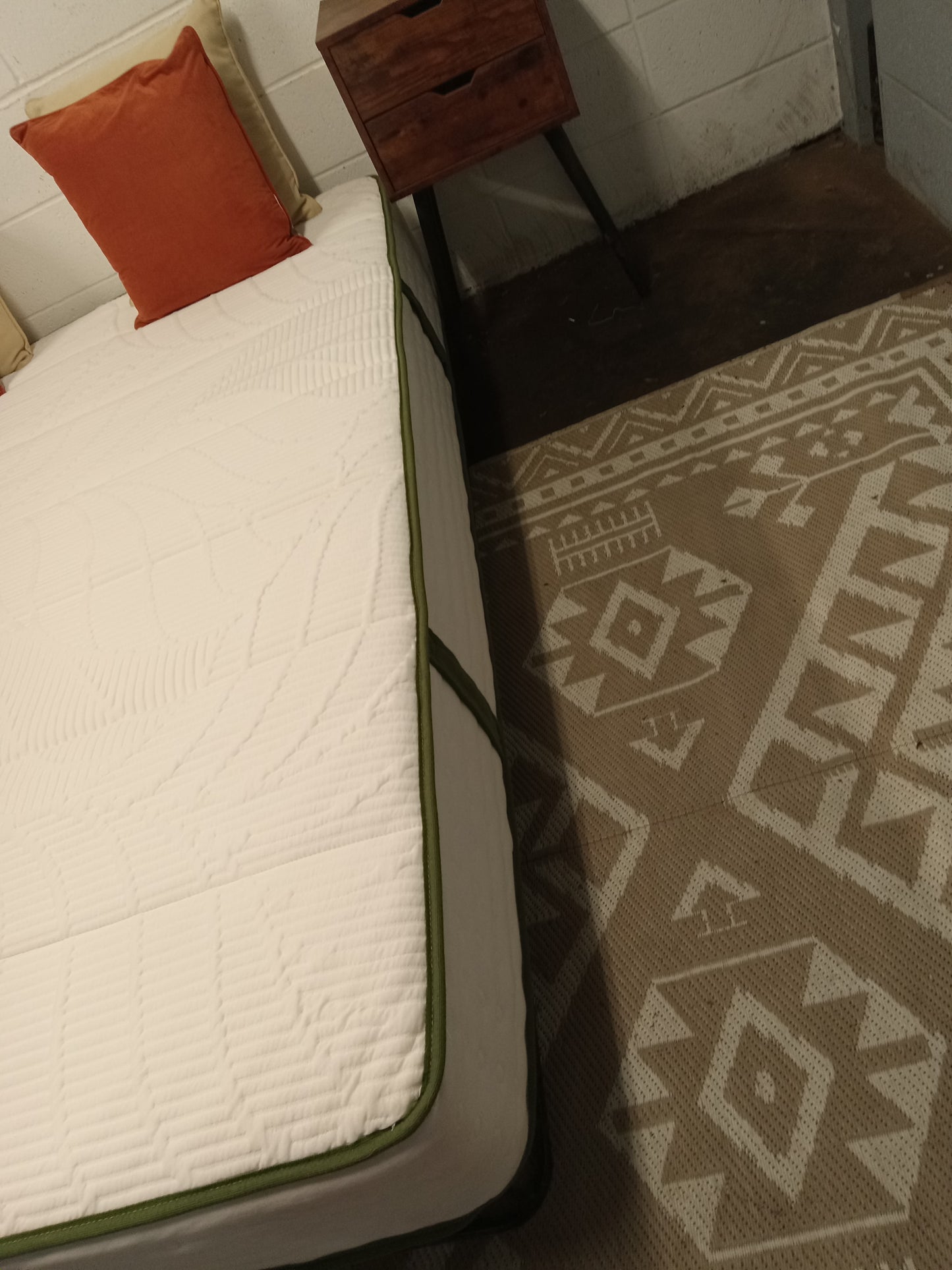 Awara | Natural Luxury Hybrid | 10'' Queen Mattress