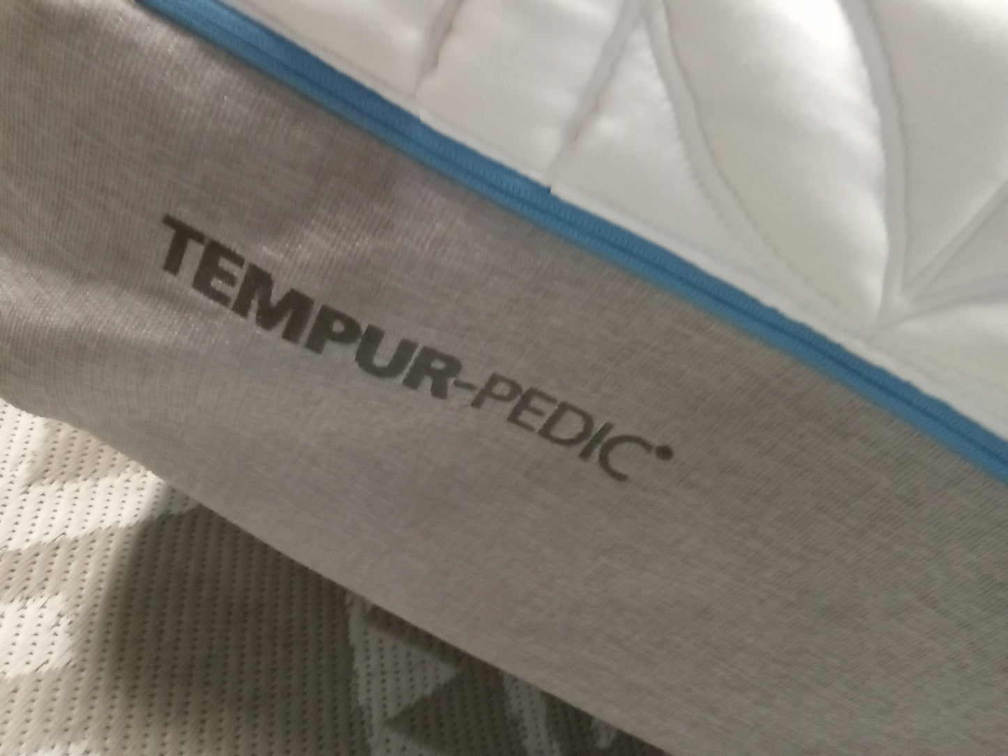 Tempur-Pedic | Tempur-Cloud Luxe | 14'' Twin XL Mattress