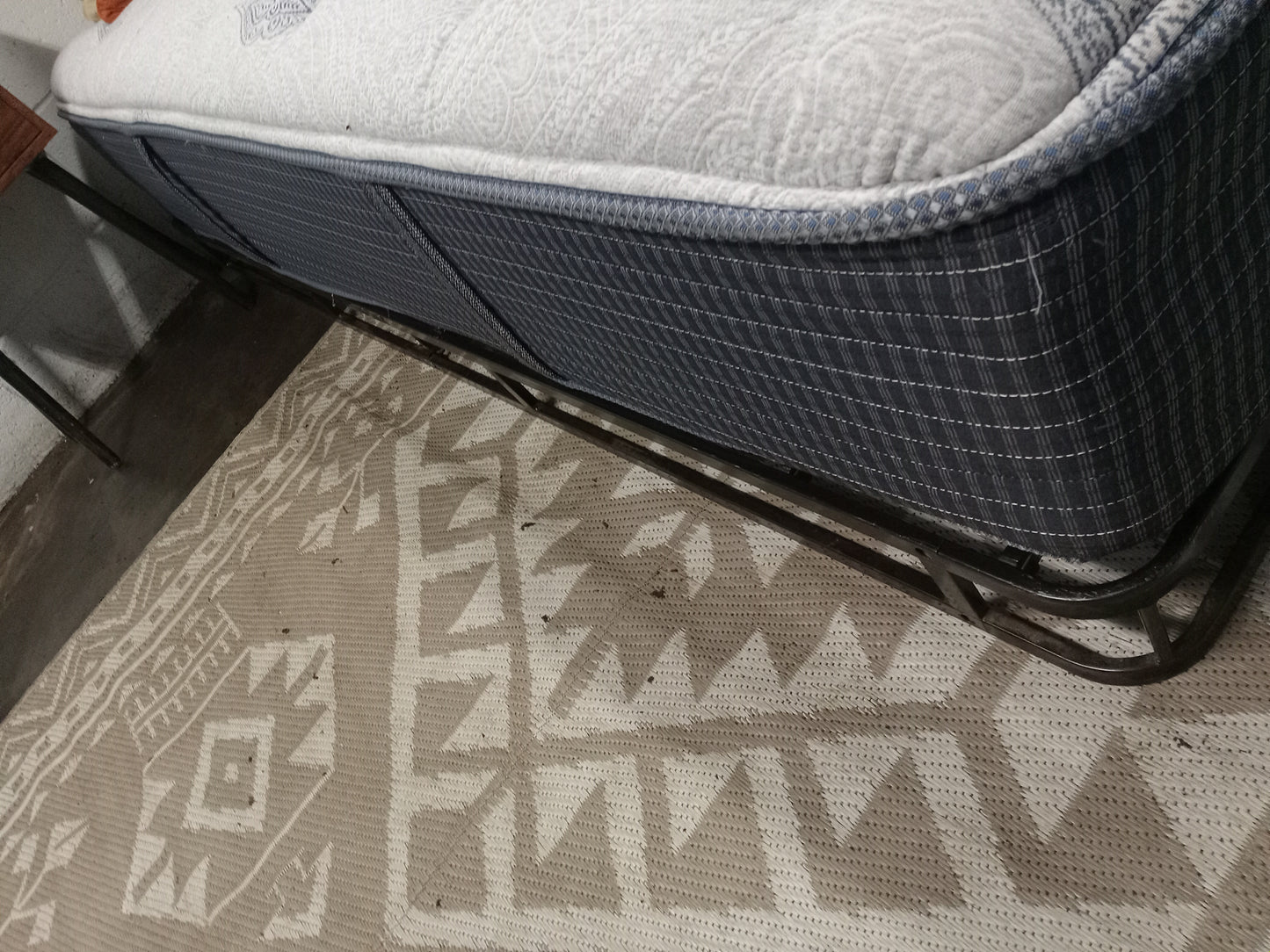 Beautyrest | Silver | Maddyn Plush | 12'' Queen Mattress