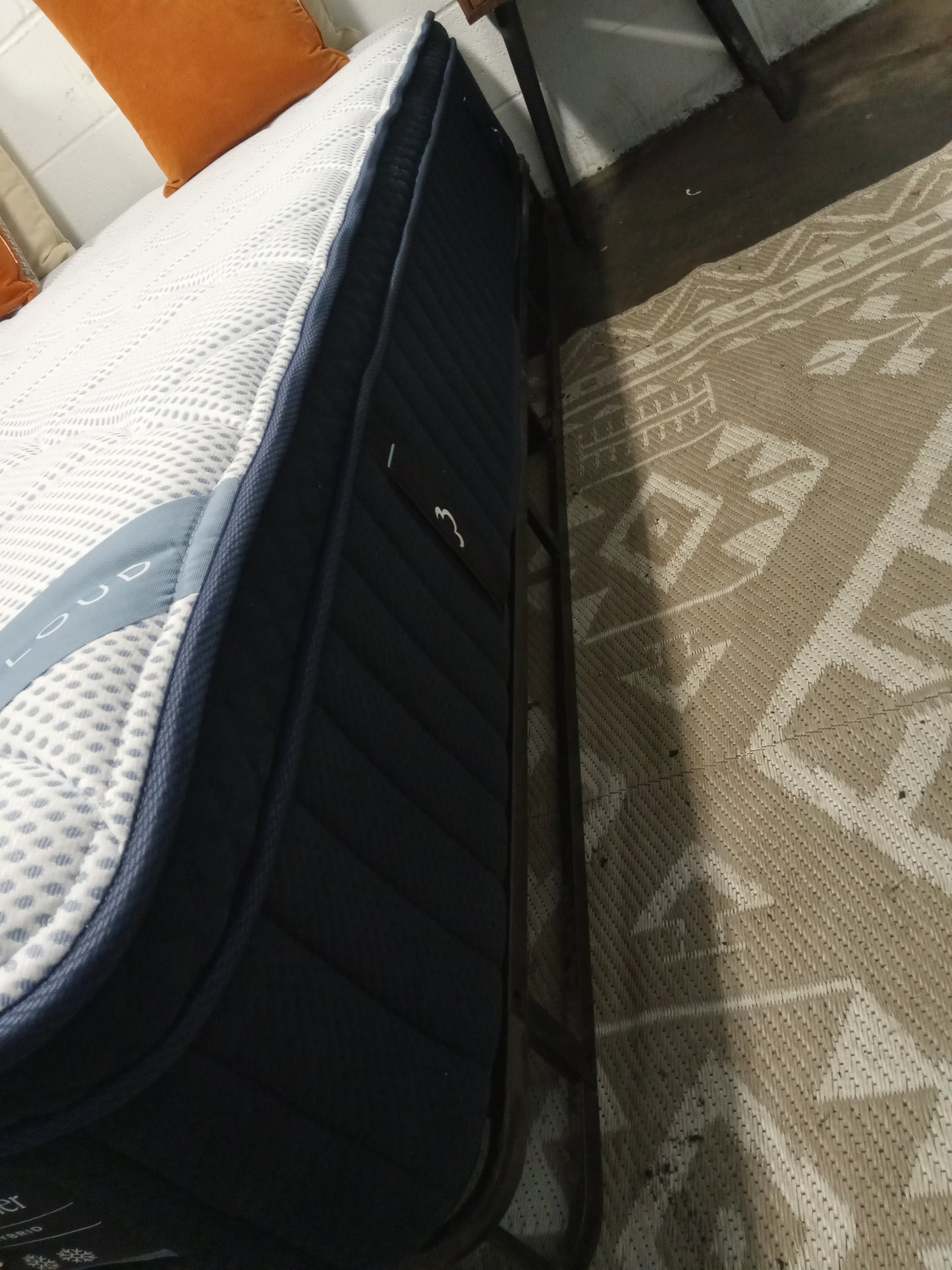 Dreamcloud | Premier Hybrid | 10'' Queen Mattress