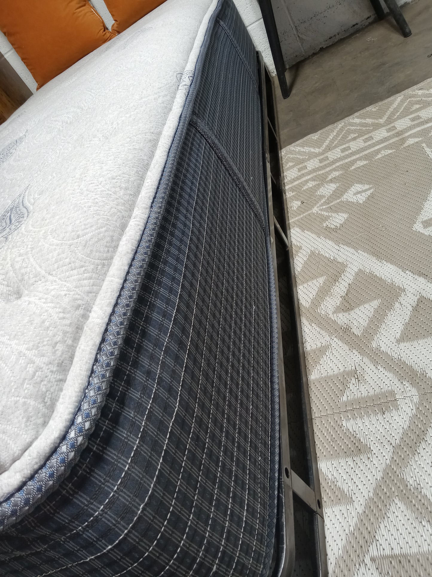 Beautyrest | Silver | Maddyn Plush | 12'' Twin Mattress