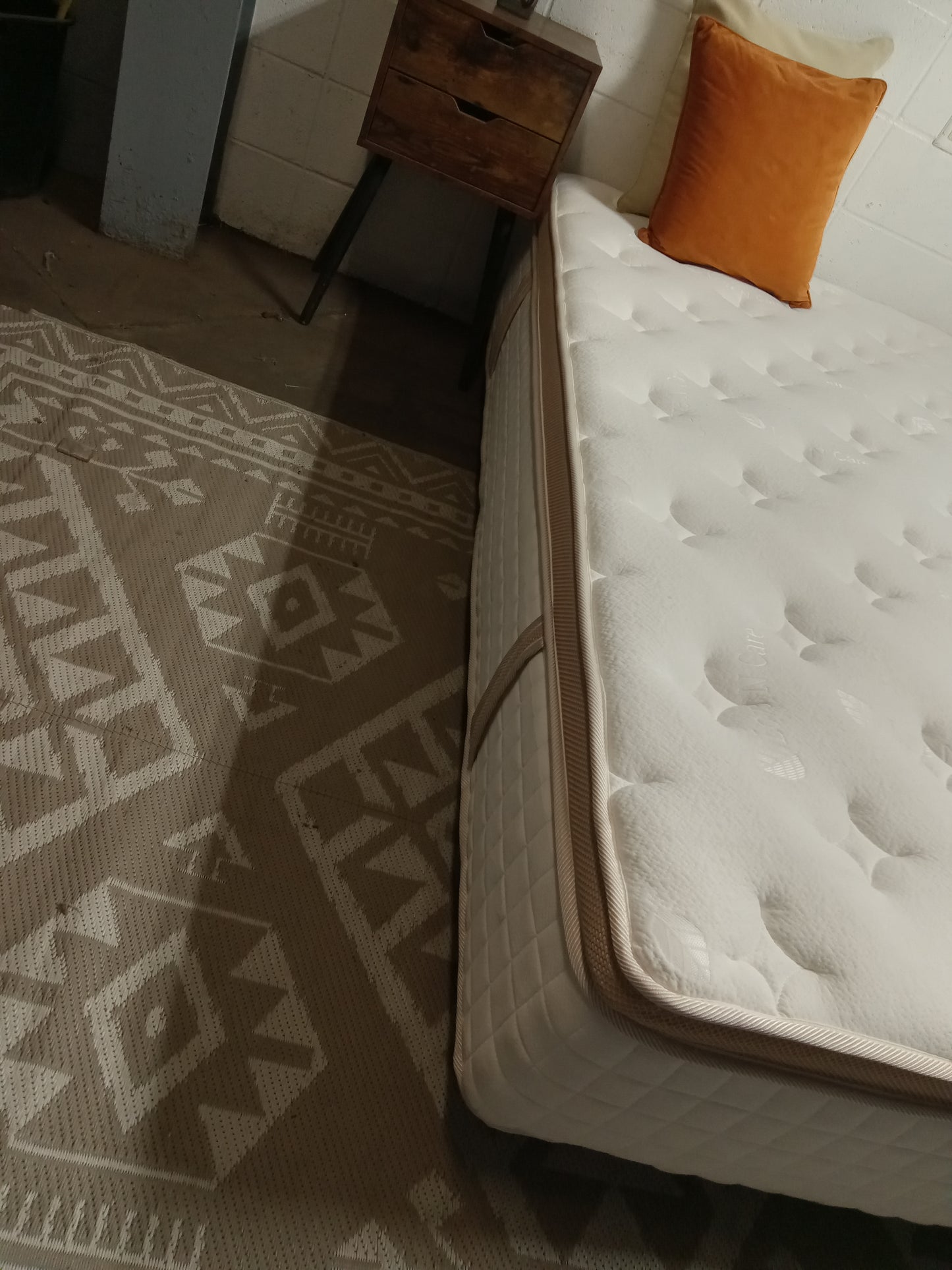 Superior | Hybrid | 14" King Mattress