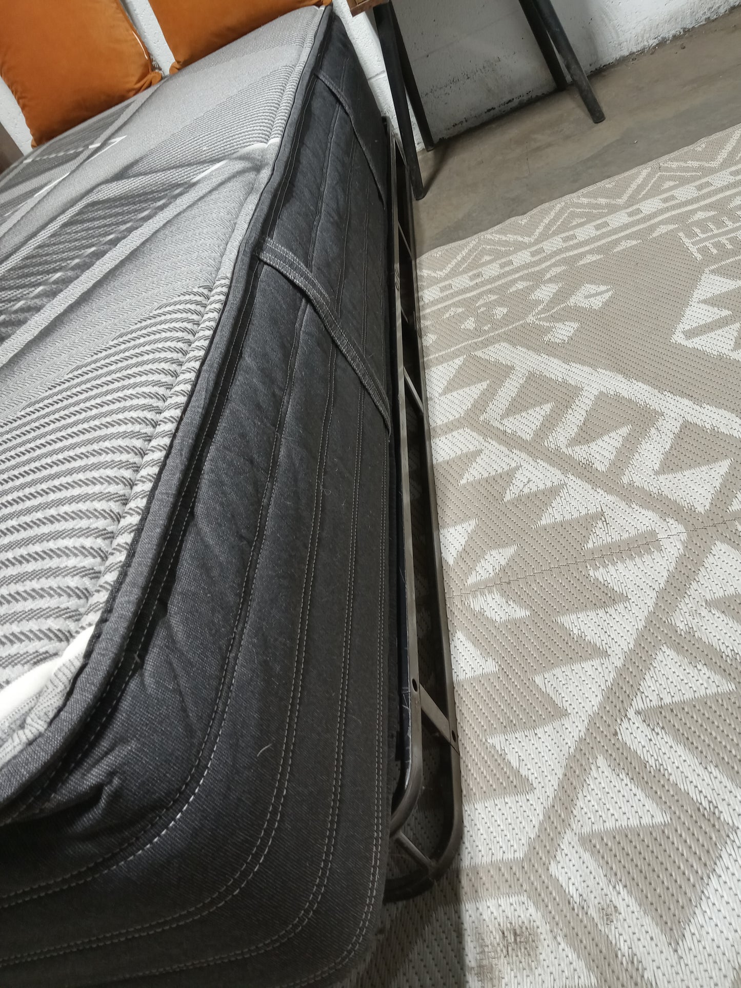 Beautyrest | Black Hybrid | 12" Twin XL Mattress