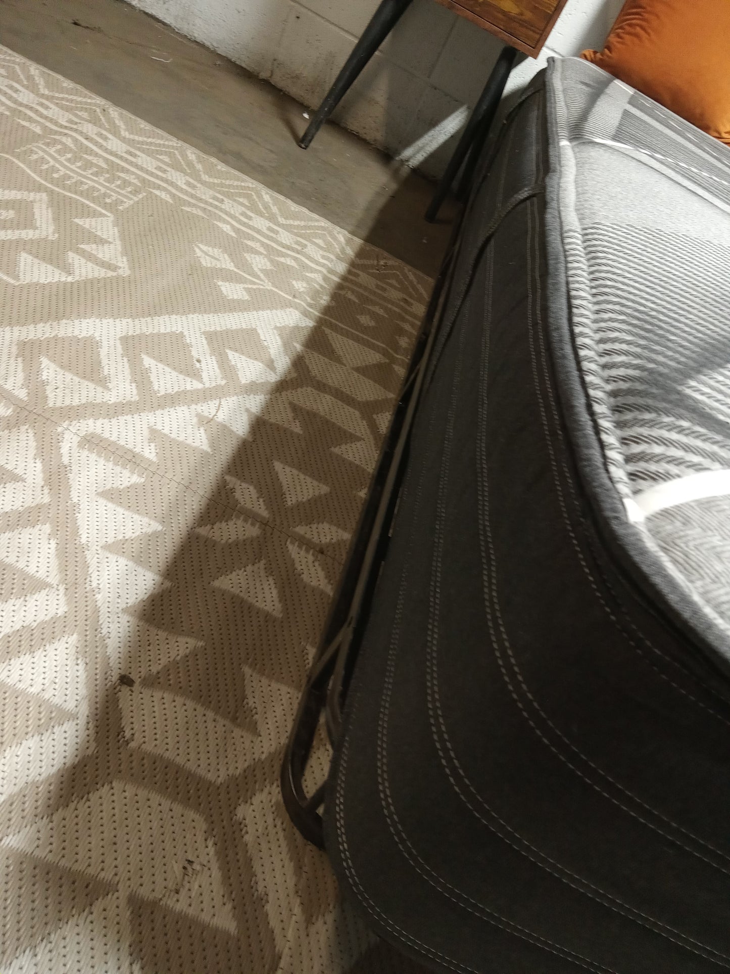 Beautyrest | Black Hybrid | 12" Twin XL Mattress