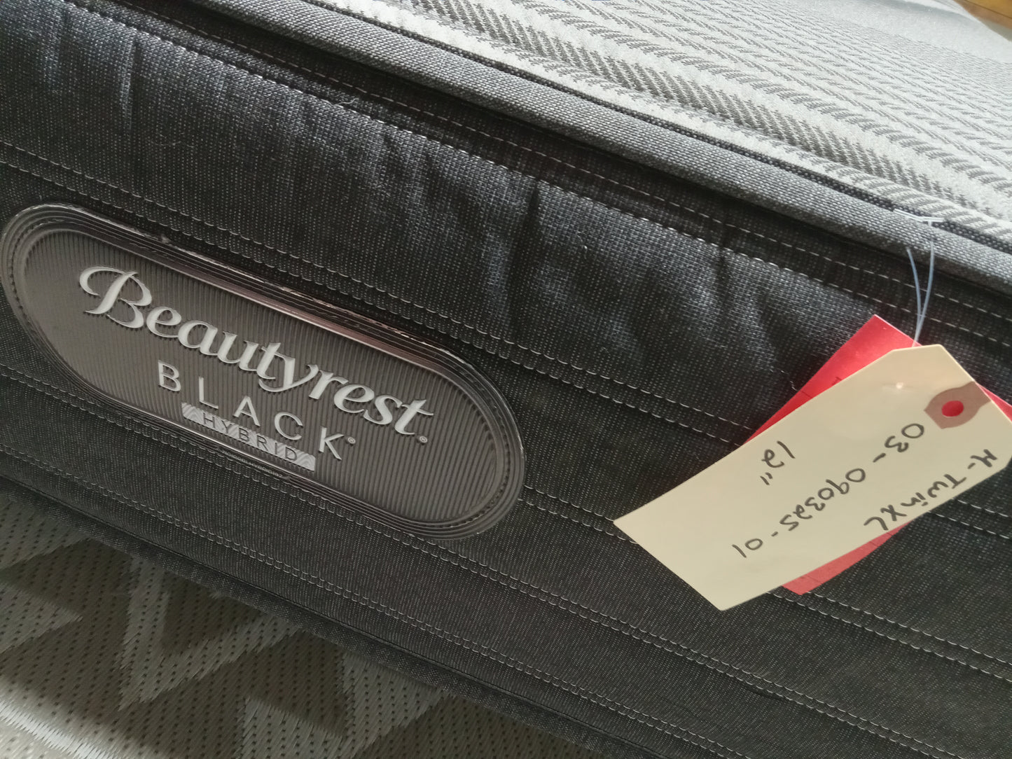 Beautyrest | Black Hybrid | 12" Twin XL Mattress