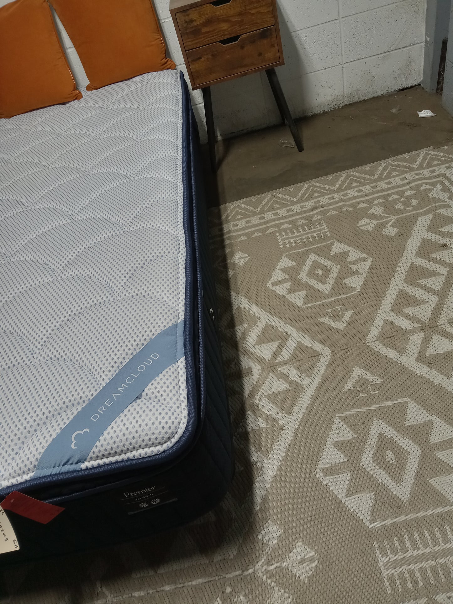 Dreamcloud | Premier Hybrid | 13'' Twin XL Mattress