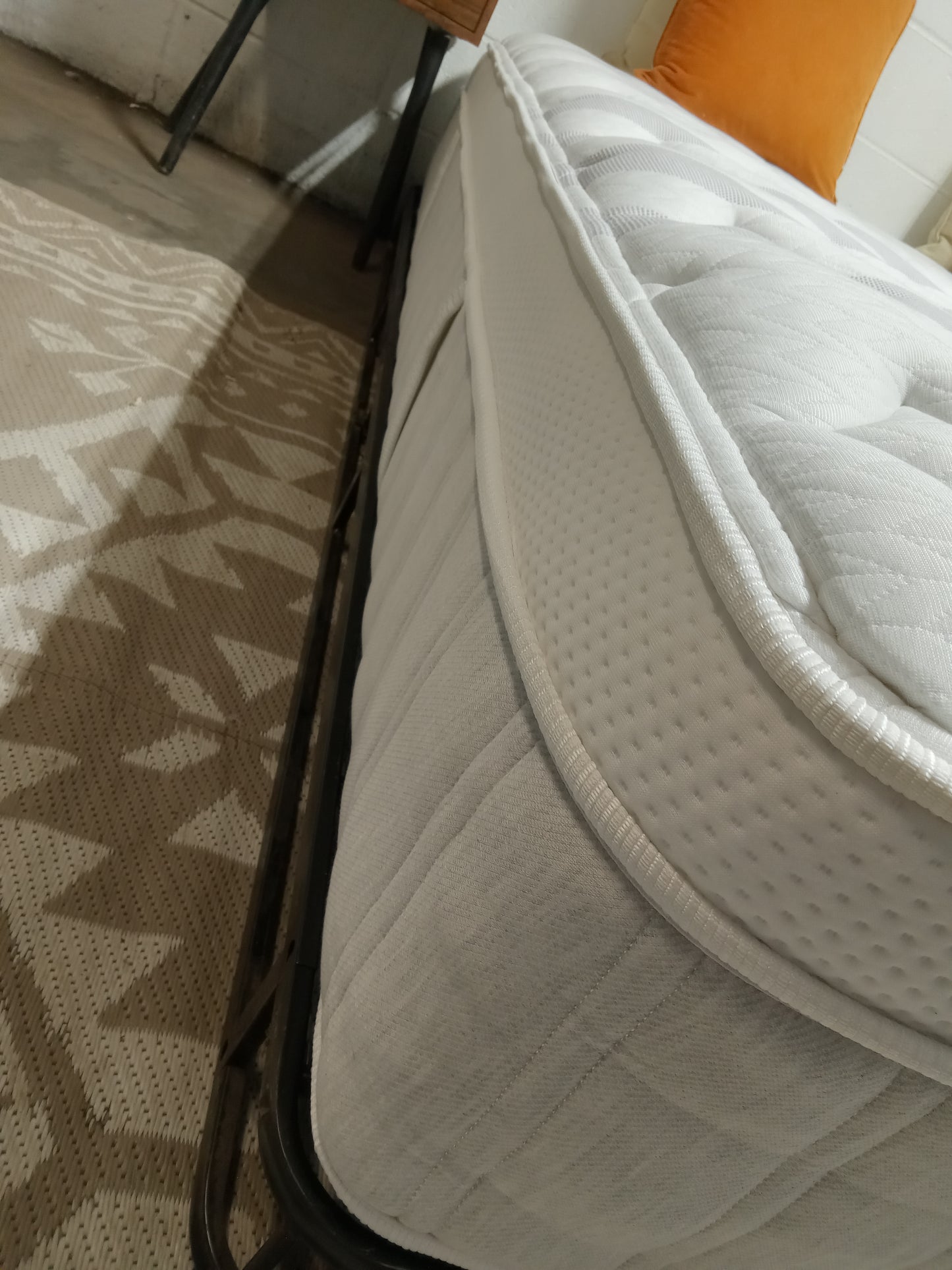 Leesa | Sapira Chill Hybrid | 12" Queen Mattress