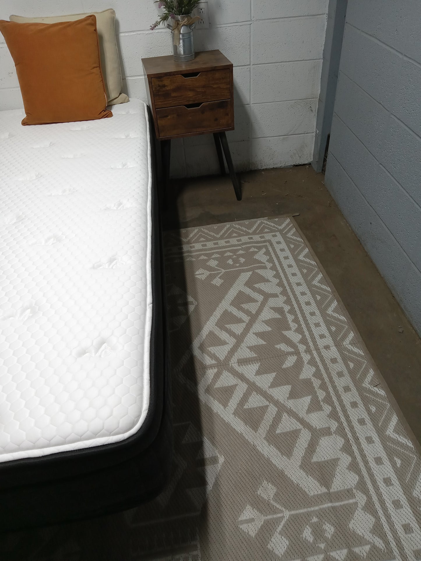 Brooklyn Bedding | Titan  Plus Luxe w/ GlacioTex Cooling Cover | 13" Queen Mattress