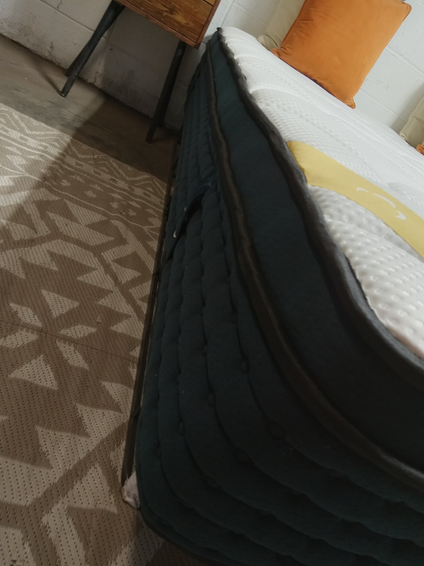 DreamCloud | Memory Foam | 12" Queen Mattress