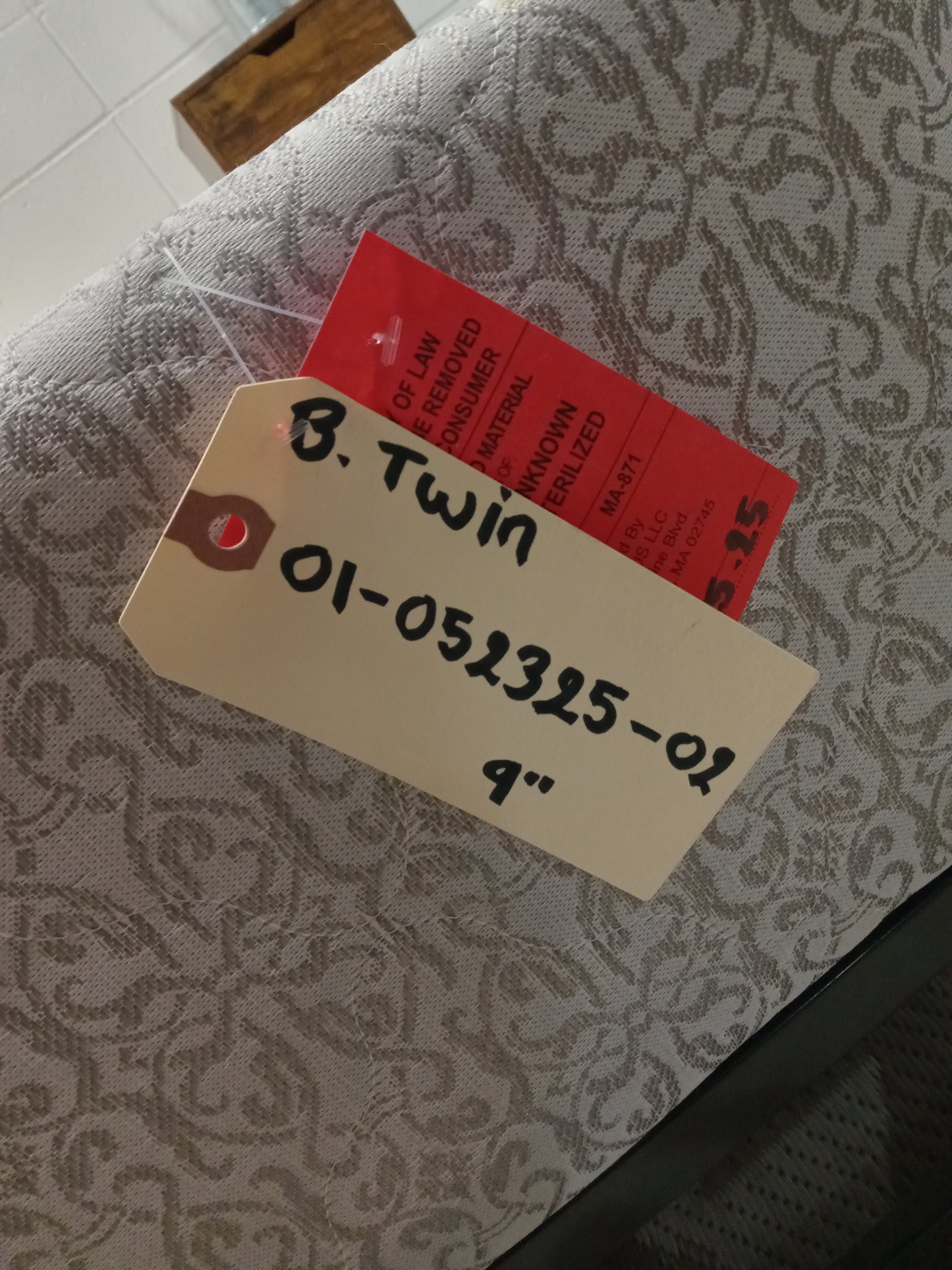 9'' grey patterned twin foundation
