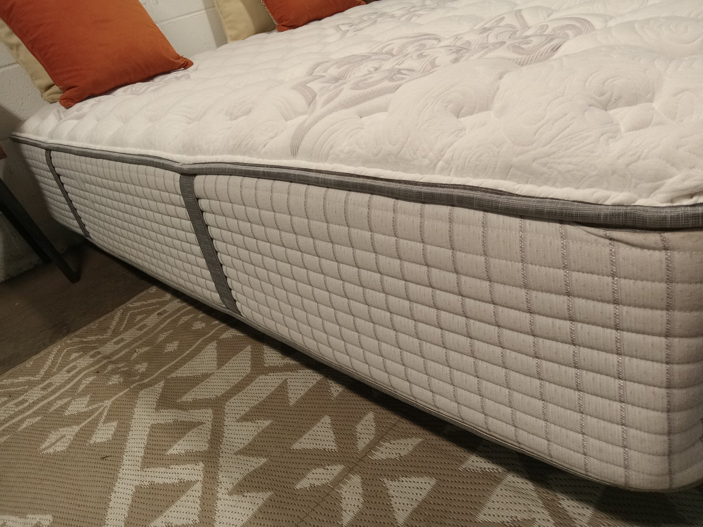 Baltimore | 13'' Firm Queen Mattress