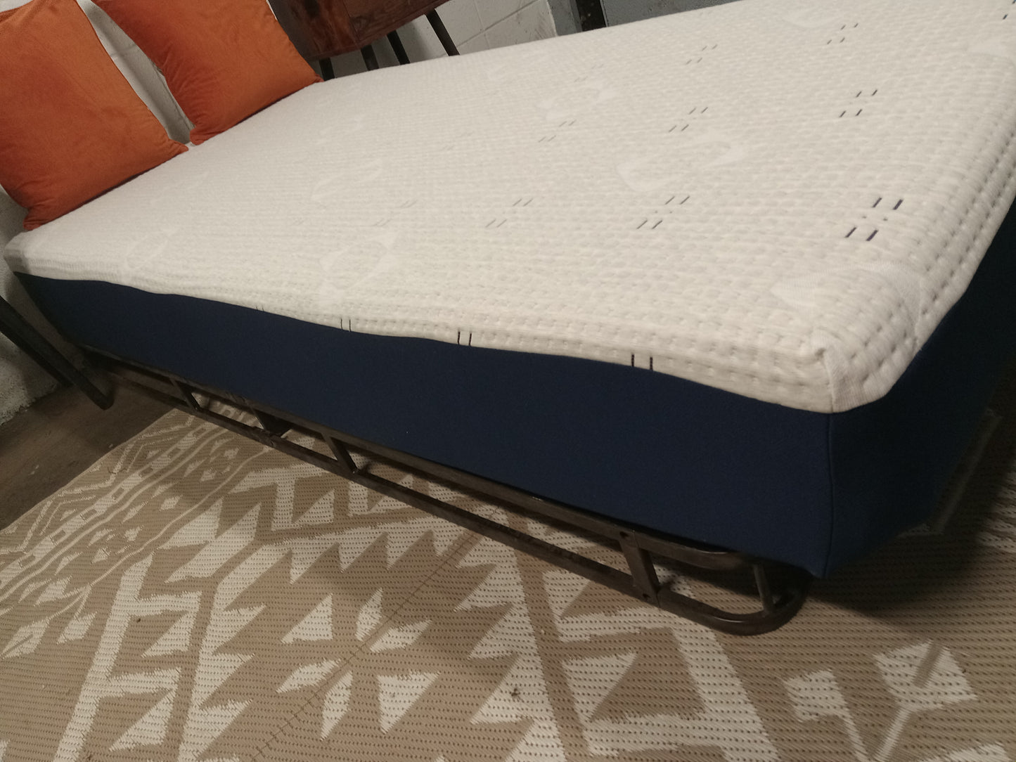 Sleepy's | Sealy | 9" Medium Gel Foam | Twin XL Mattress