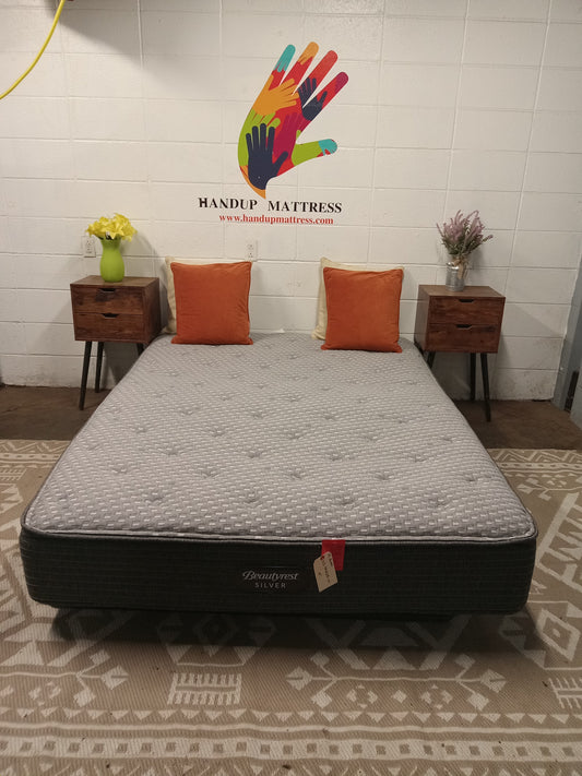 Beautyrest | Silver | BRS900‑C | 10'' Queen Mattress: