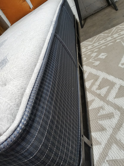 Beautyrest | Silver | Maddyn Plush | 12'' Twin Mattress