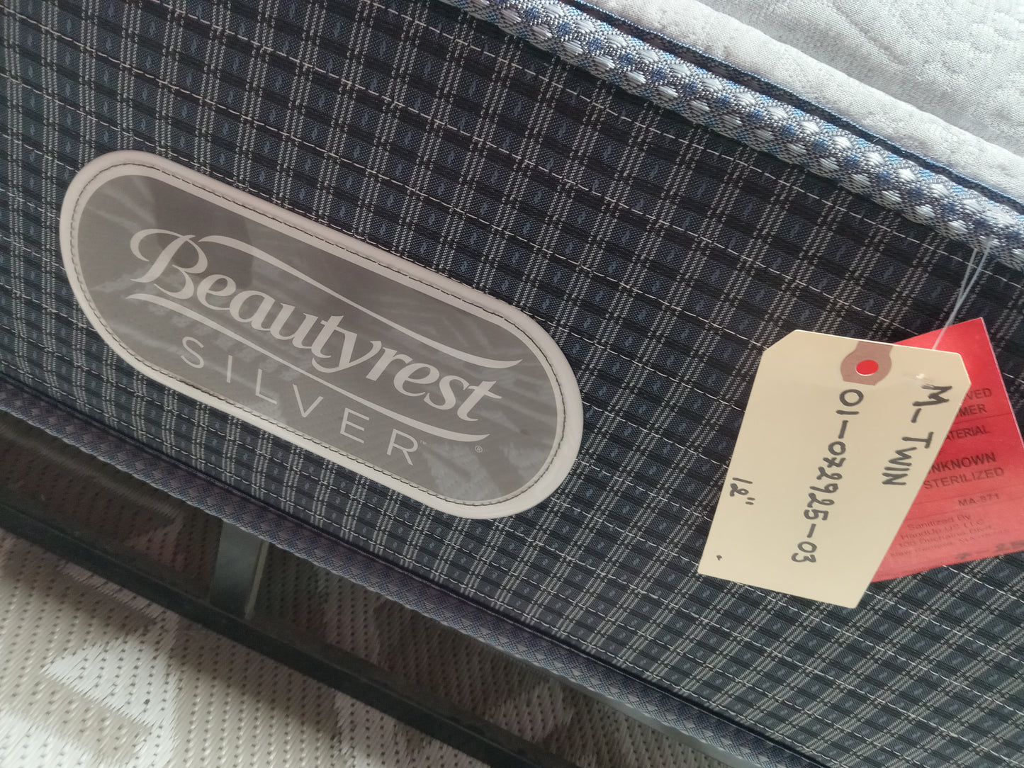 Beautyrest | Silver | Maddyn Plush | 12'' Twin Mattress