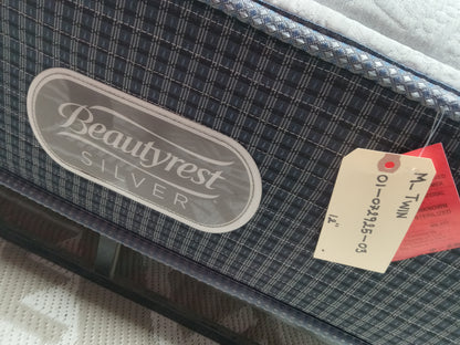 Beautyrest | Silver | Maddyn Plush | 12'' Twin Mattress