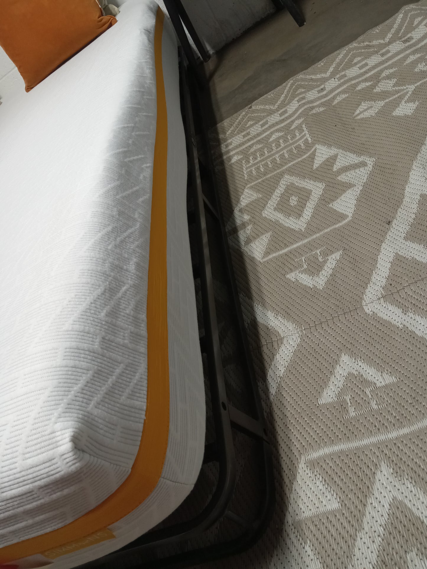 Simmons | Memory Foam | 8" Queen Mattress`
