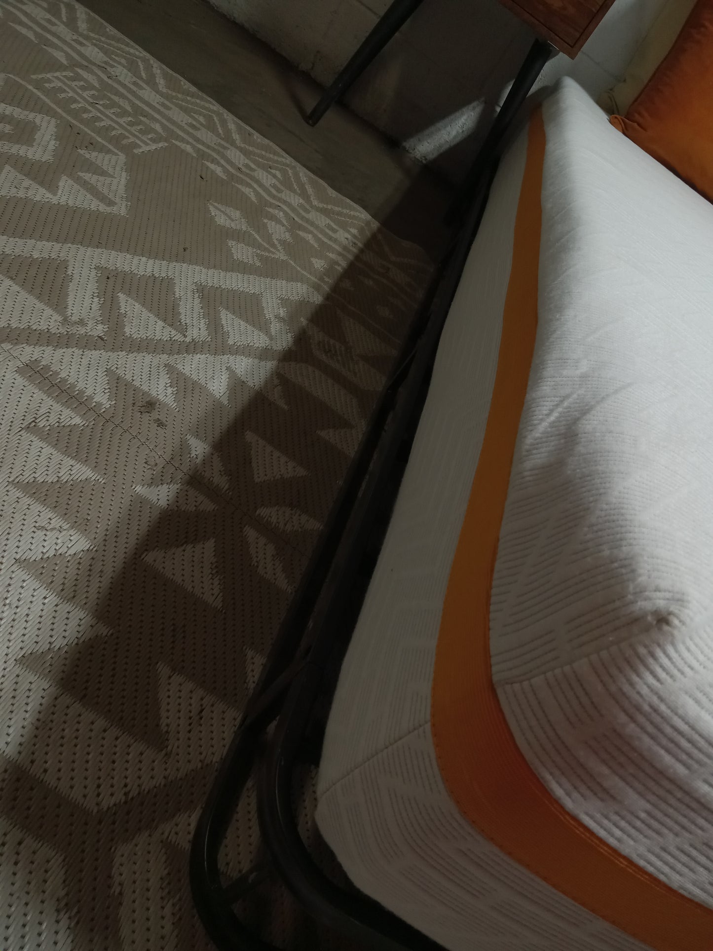 Simmons | Memory Foam | 8" Queen Mattress`