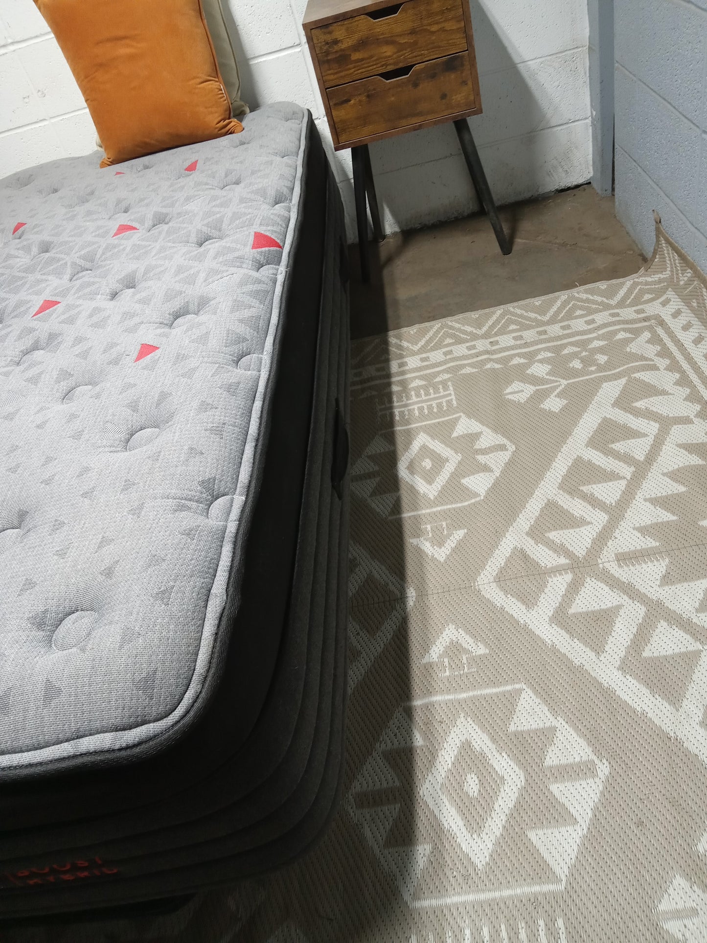 Zoma Seep | Zoma Boost Hybrid | 15" King Mattress