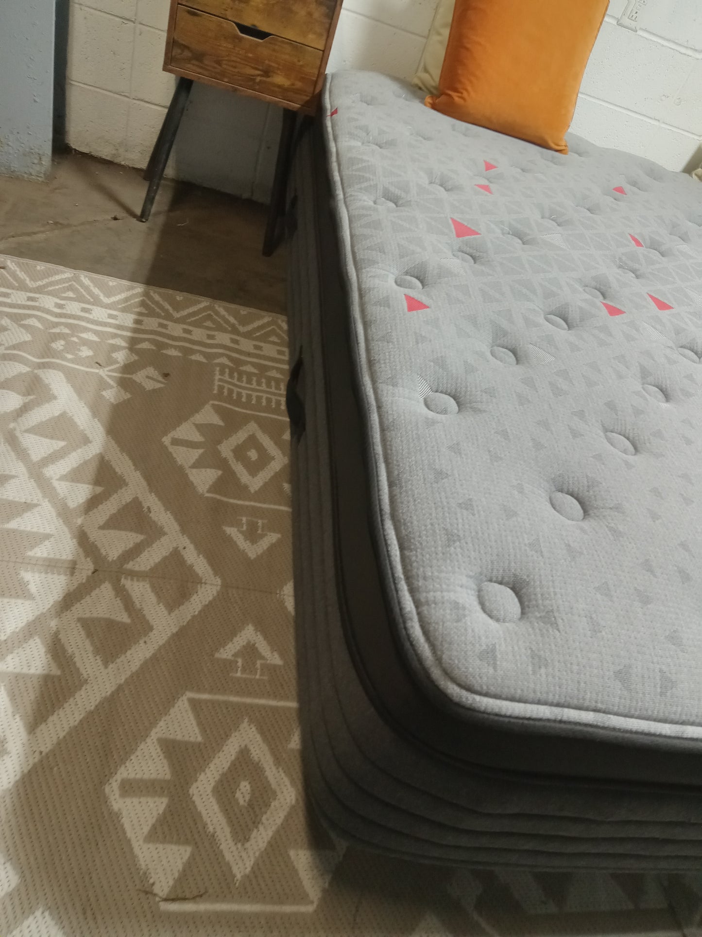 Zoma Seep | Zoma Boost Hybrid | 15" King Mattress