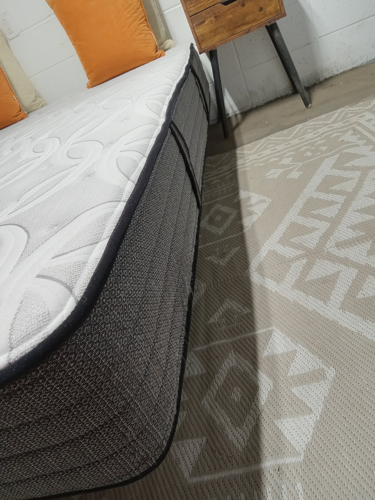 Sealy |Performance Posturepedic Technology | 10" Queen Mattress