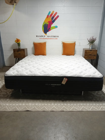 Helix | Luxe Midnight w GlacioTec Cooling | 13.5" King Mattress