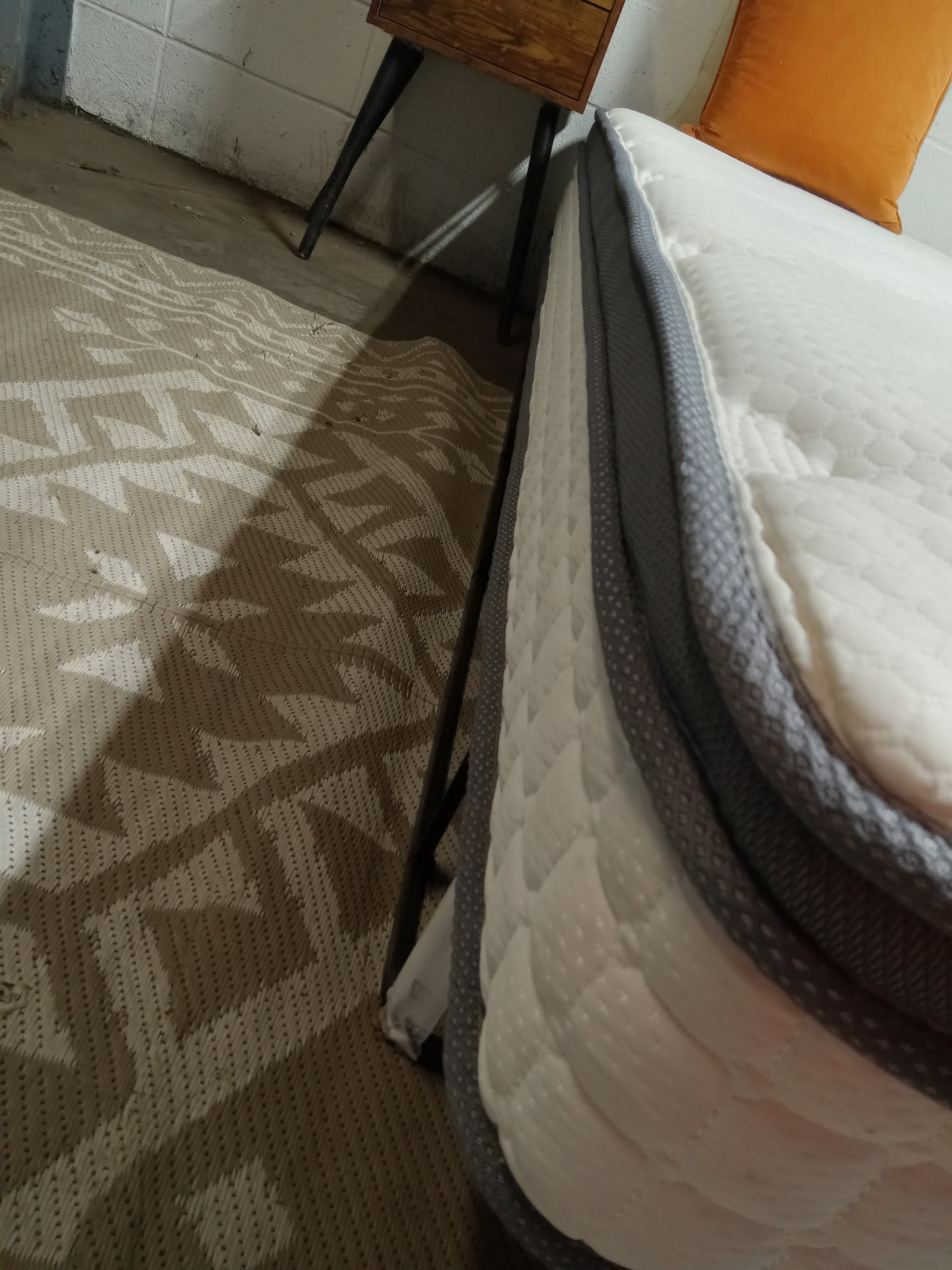 Caupo | Hybrid | 10" Queen Mattress