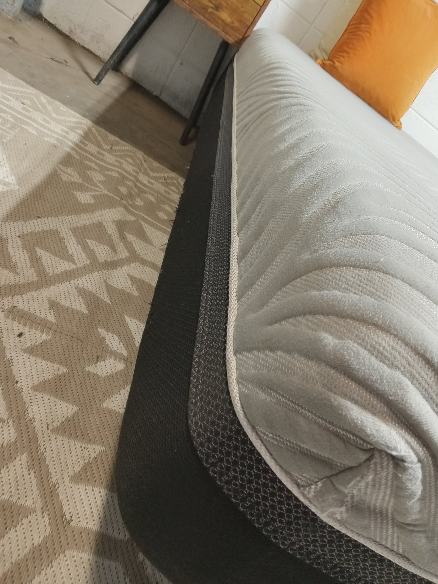 Sealy | Hybrid Performance Pusturepedic Technology| 13" King Mattress