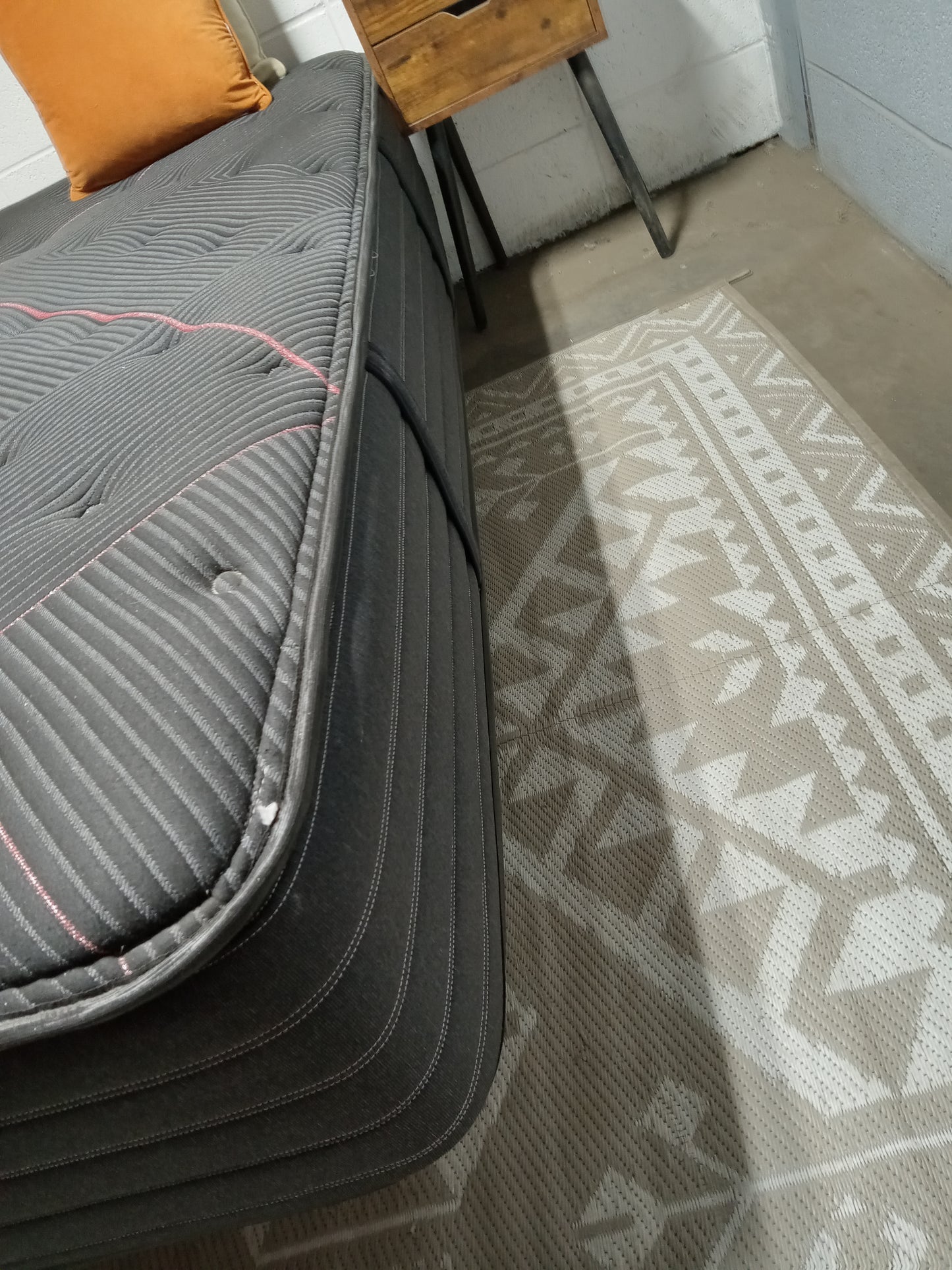 Beautyrest | Black | 13" King Mattress