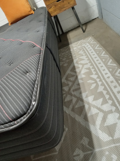 Beautyrest | Black | 13" King Mattress