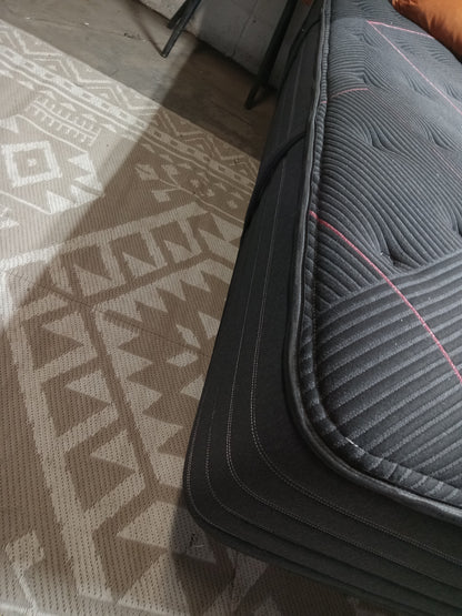 Beautyrest | Black | 13" King Mattress