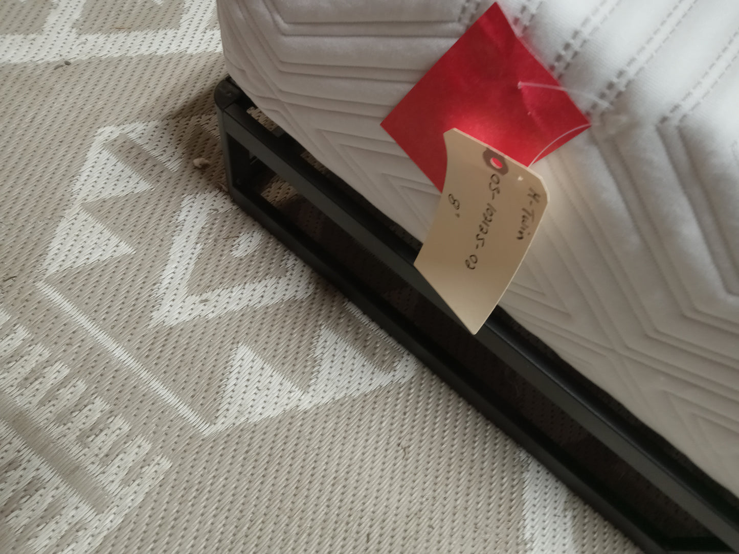 Sleepy's | Snug Memory Foam | 8" Twin Mattress