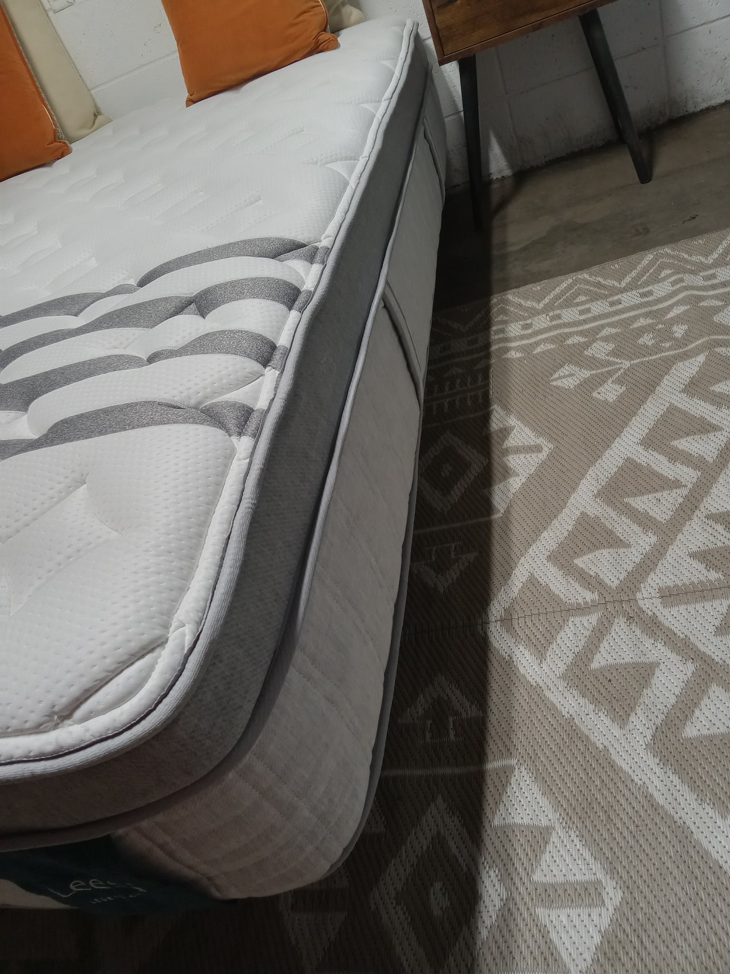 Leesa | Legend Chill Hybrid | 13'' Queen Mattress