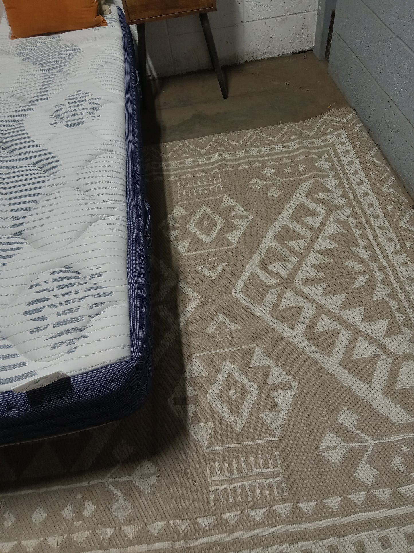 Magniflex Italia | MagniCool | Firm | 10" Queen Mattress