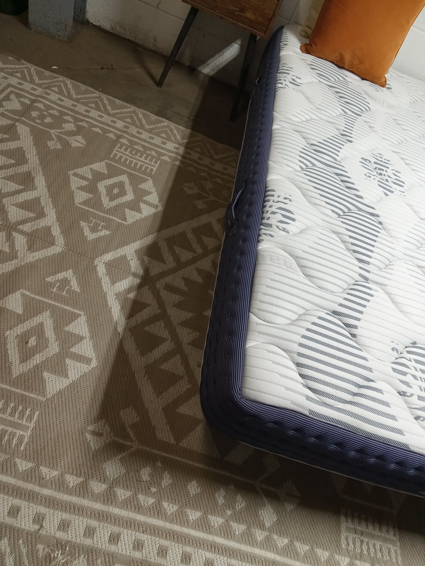 Magniflex Italia | MagniCool | Firm | 10" Queen Mattress