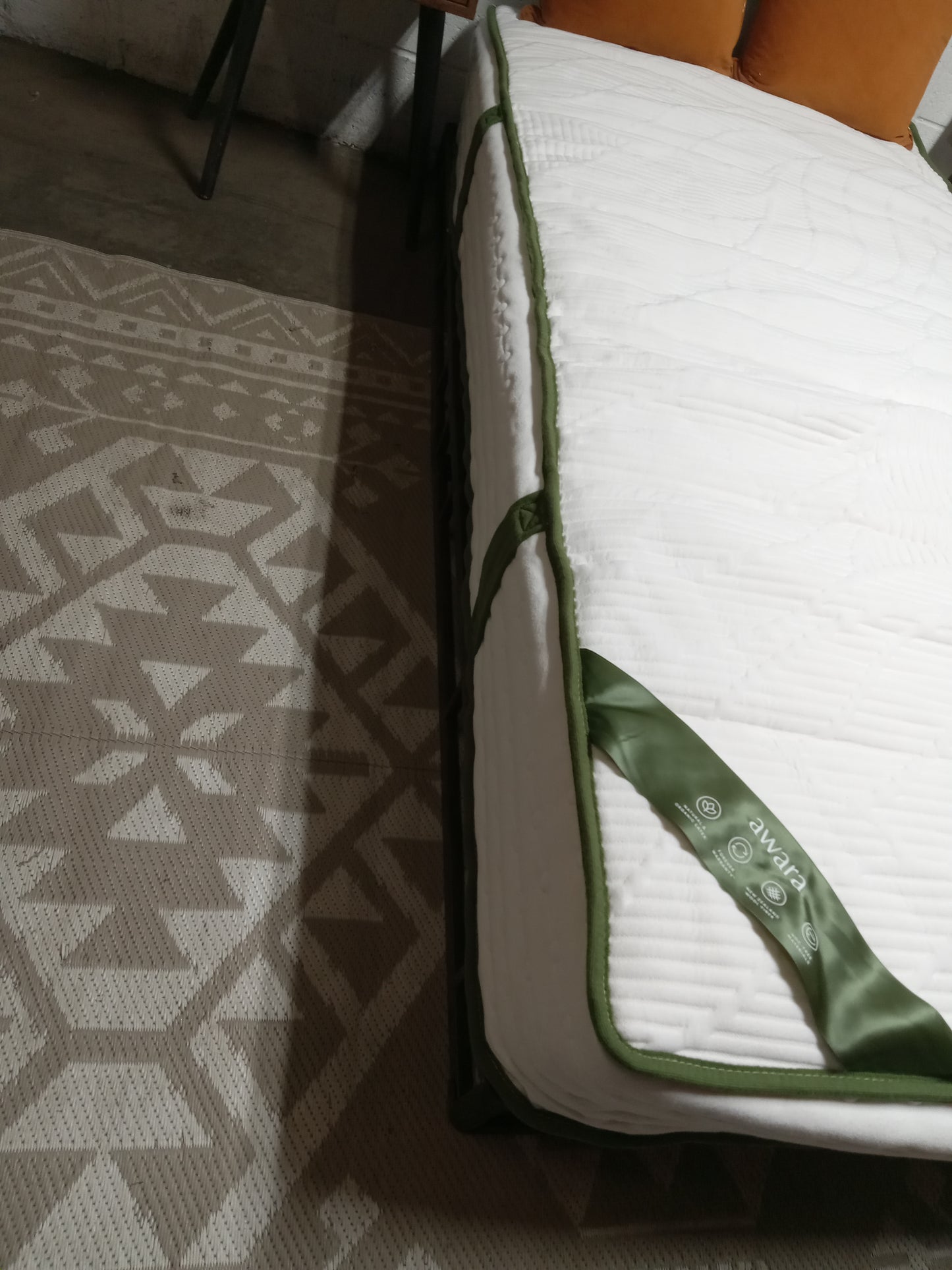 Awara | Natural Luxury Hybrid | 10"  Twin Mattress