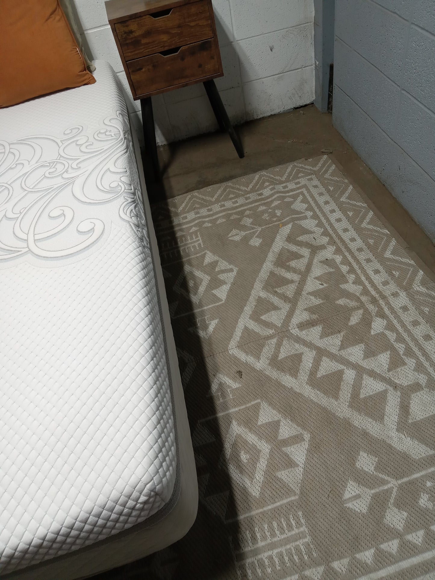 Sealy | PosturePedic Hybrid plush | 12" Queen Mattress