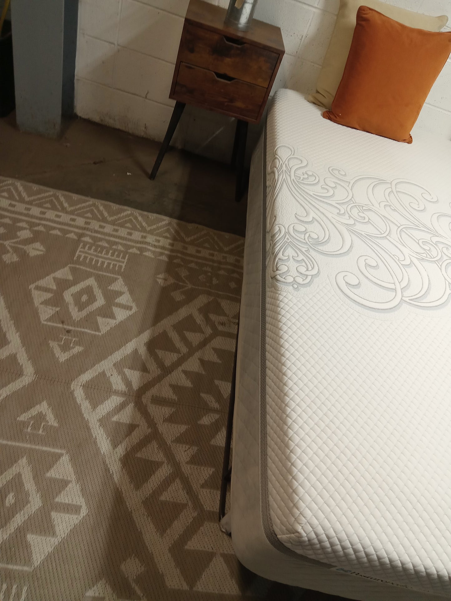 Sealy | PosturePedic Hybrid plush | 12" Queen Mattress