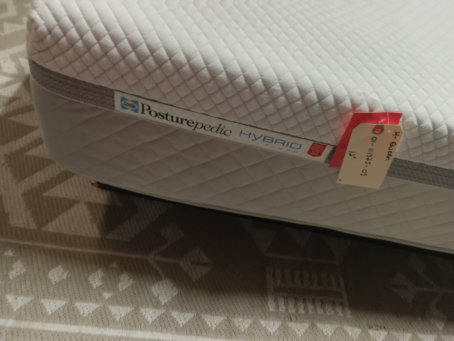 Sealy | PosturePedic Hybrid plush | 12" Queen Mattress