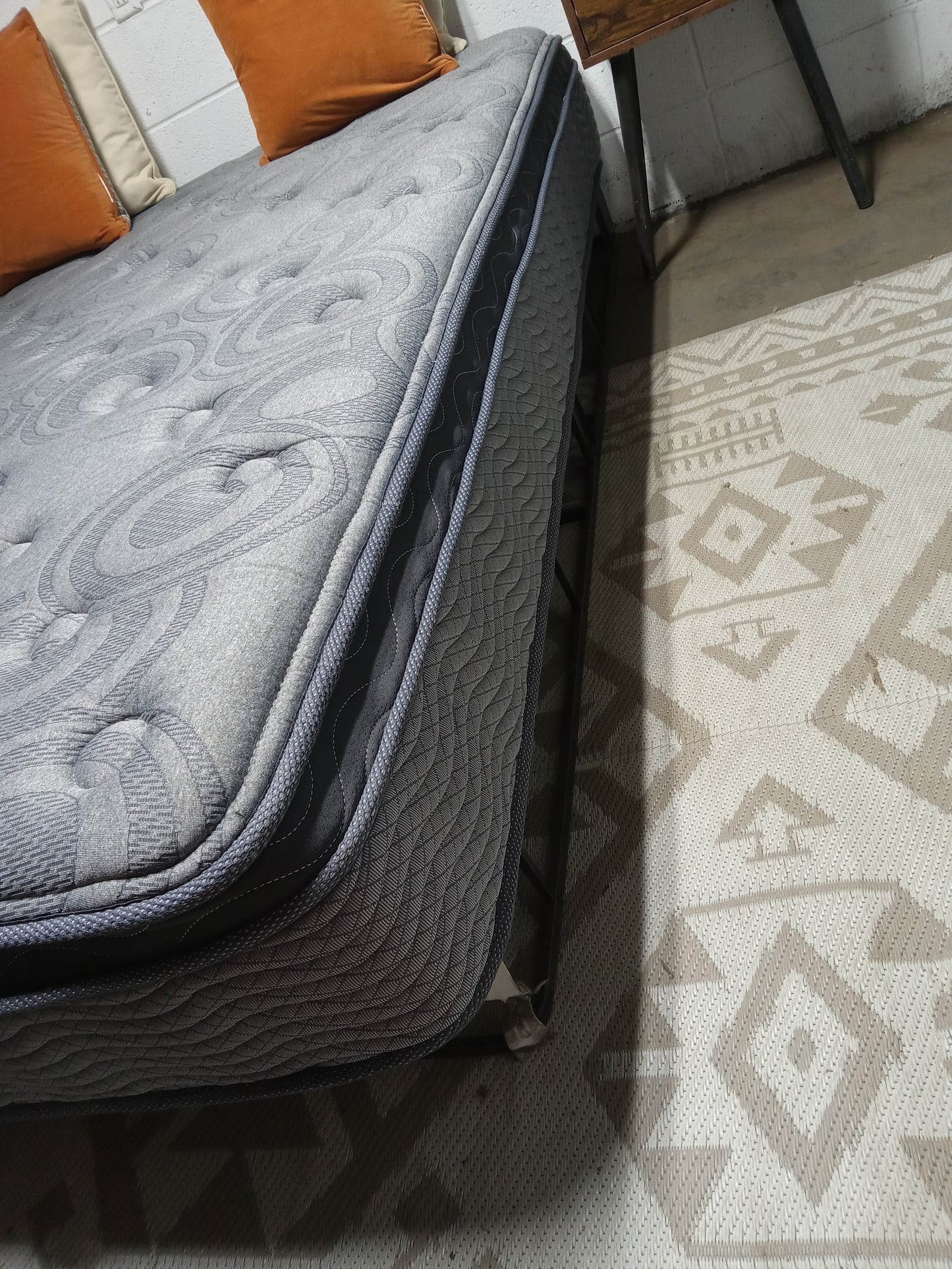 Sierra Sleep | Ashley Agusta 2 | Hybrid | 12" Queen Mattress