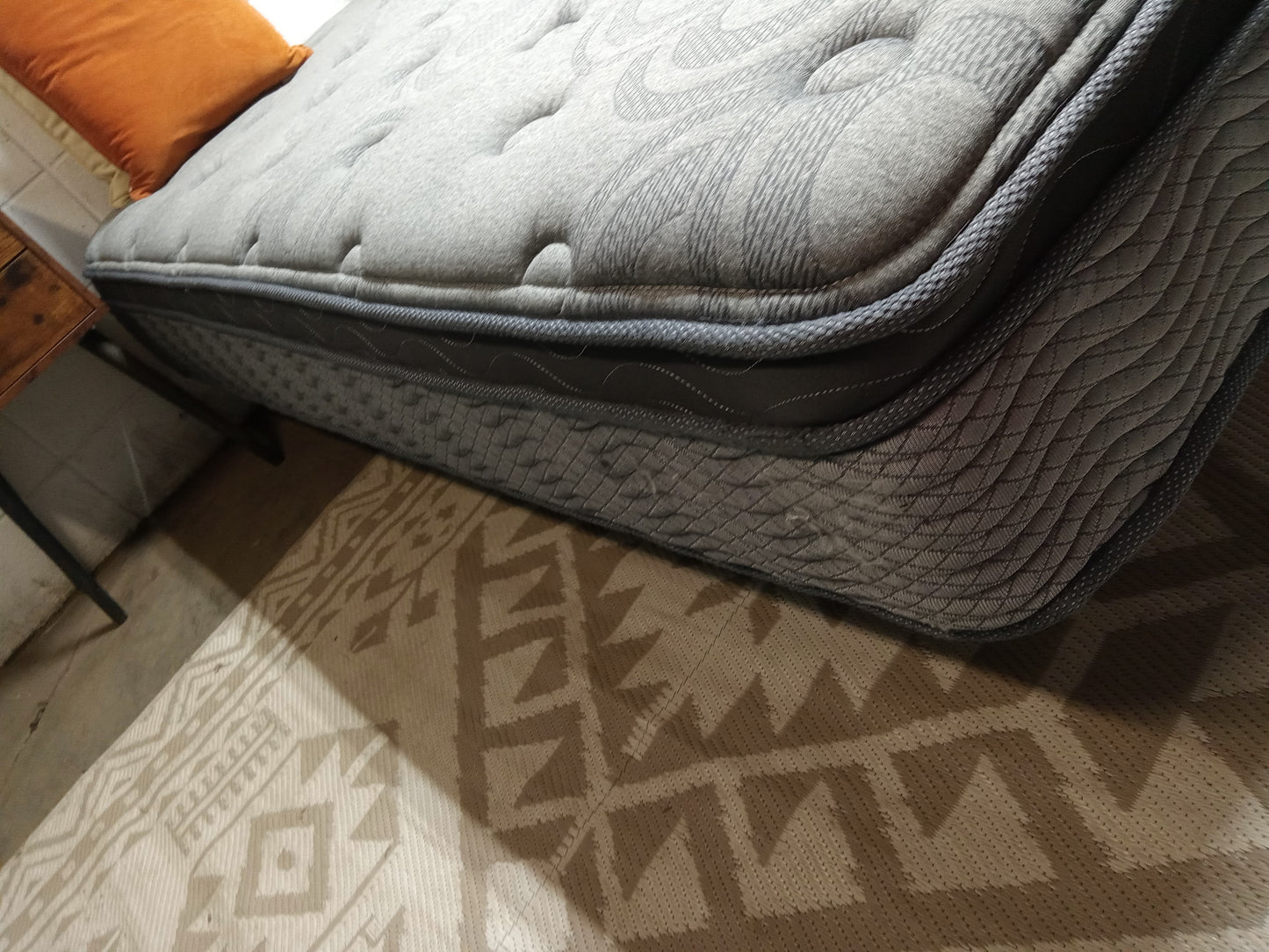 Sierra Sleep | Ashley Agusta 2 | Hybrid | 12" Queen Mattress