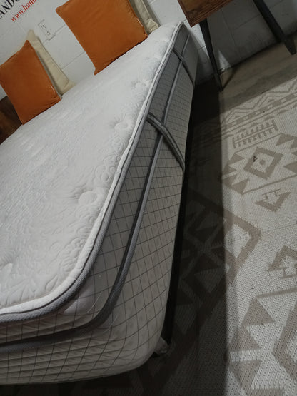 Unbranded | Innerspring Pillow Top | 10" Queen Mattress