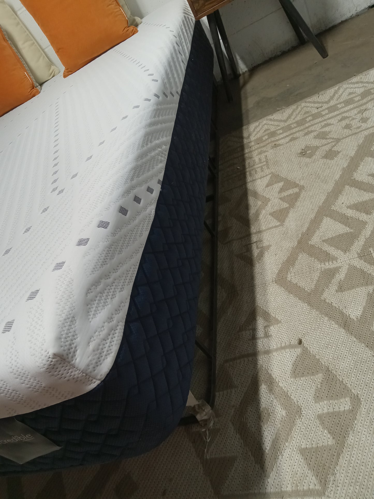 Jordan's Furniture | Xtra Incredible Hybrid | 12" Queen Mattress