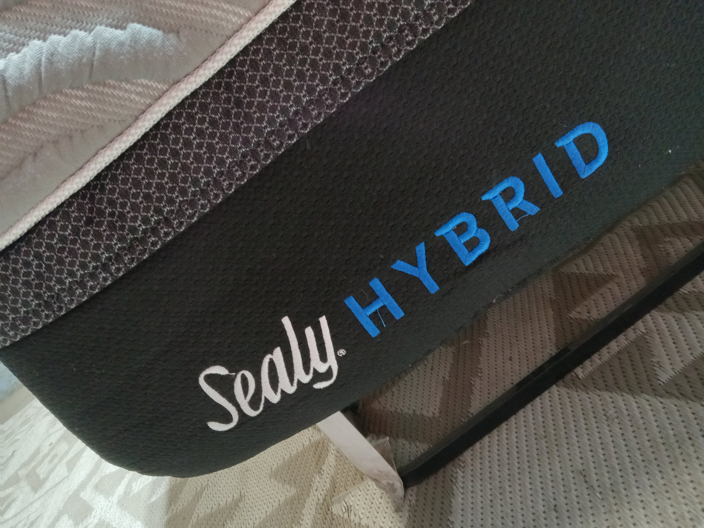 Sealy | Hybrid Performance Pusturepedic Technology| 13" Queen Mattress