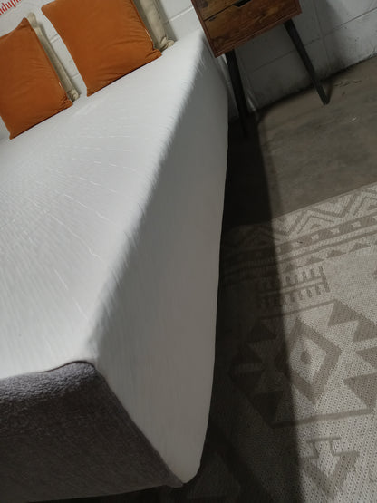 Unbranded | Memory Foam | Reversed Cover | 13'' Queen Mattress