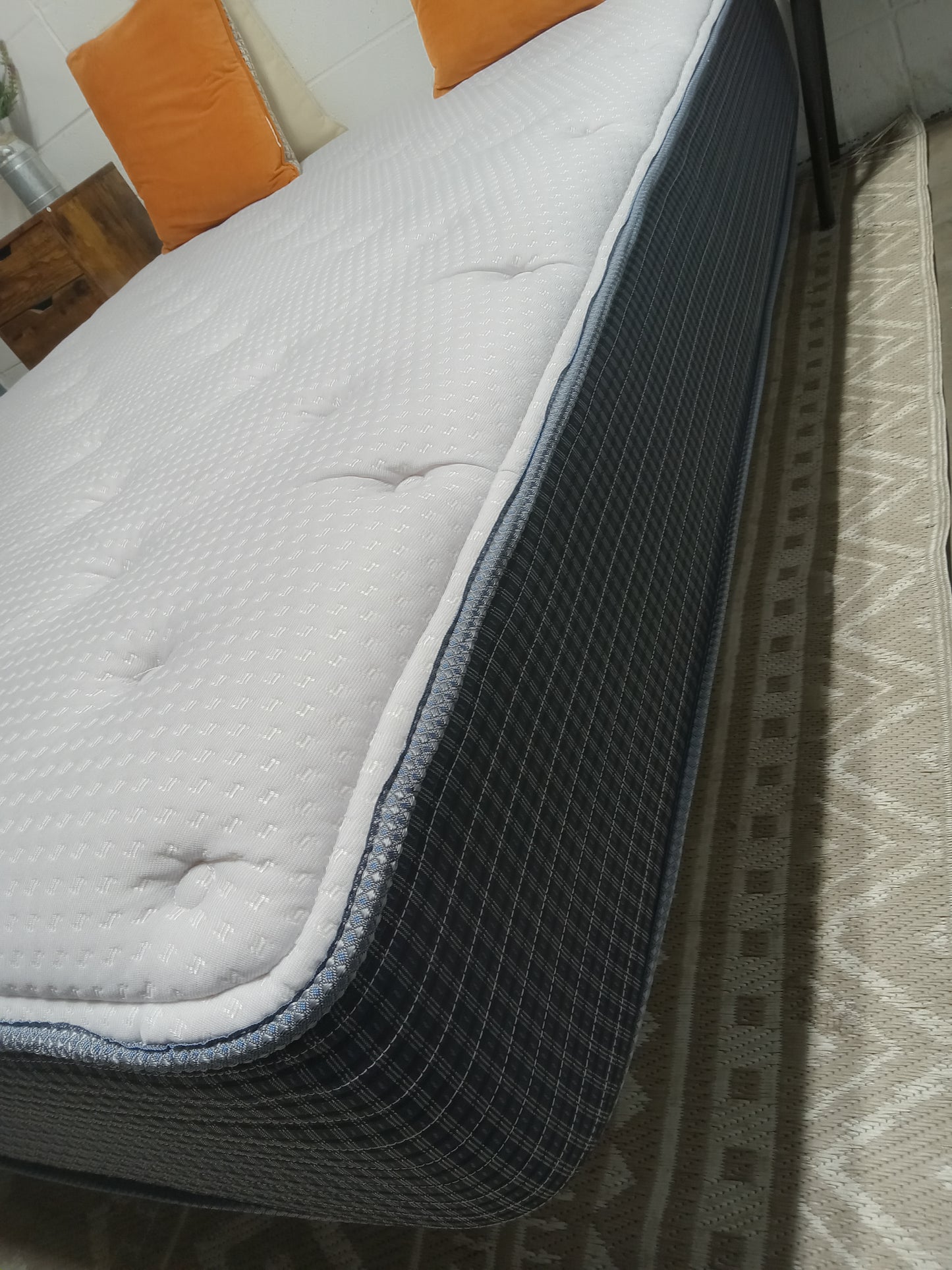 Beautyrest | Silver Courtyard Blue Plush | 10" Queen Mattress